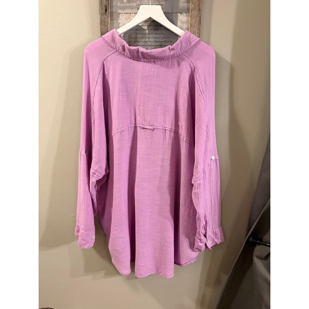 American Eagle Go Big Oversized Button Down Shirt in the color Magenta Size L - Picture 3 of 5